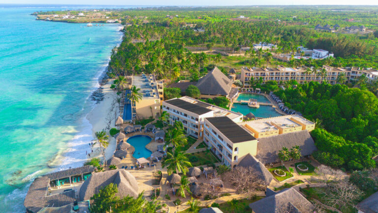 Reef & beach resort ****